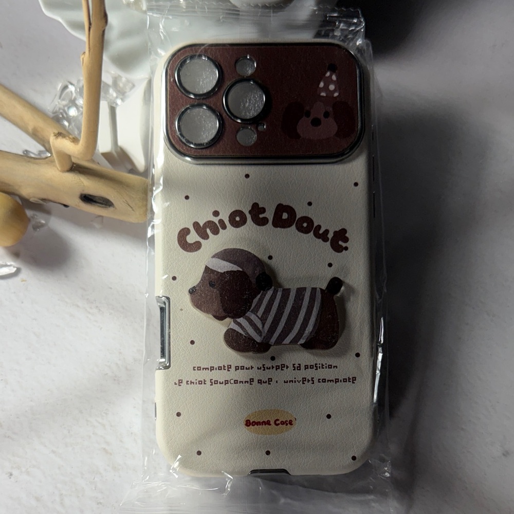 Apple Cream and Brown Dog Design Phone Case